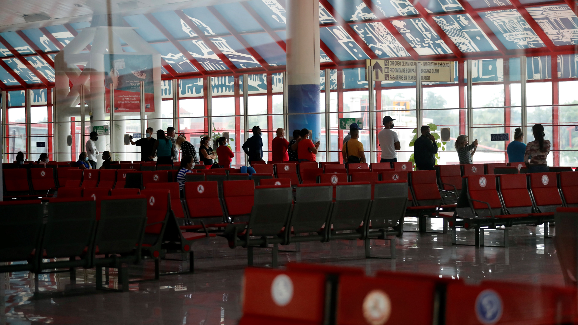 Aerolínea peruana suspende vuelos a Cuba