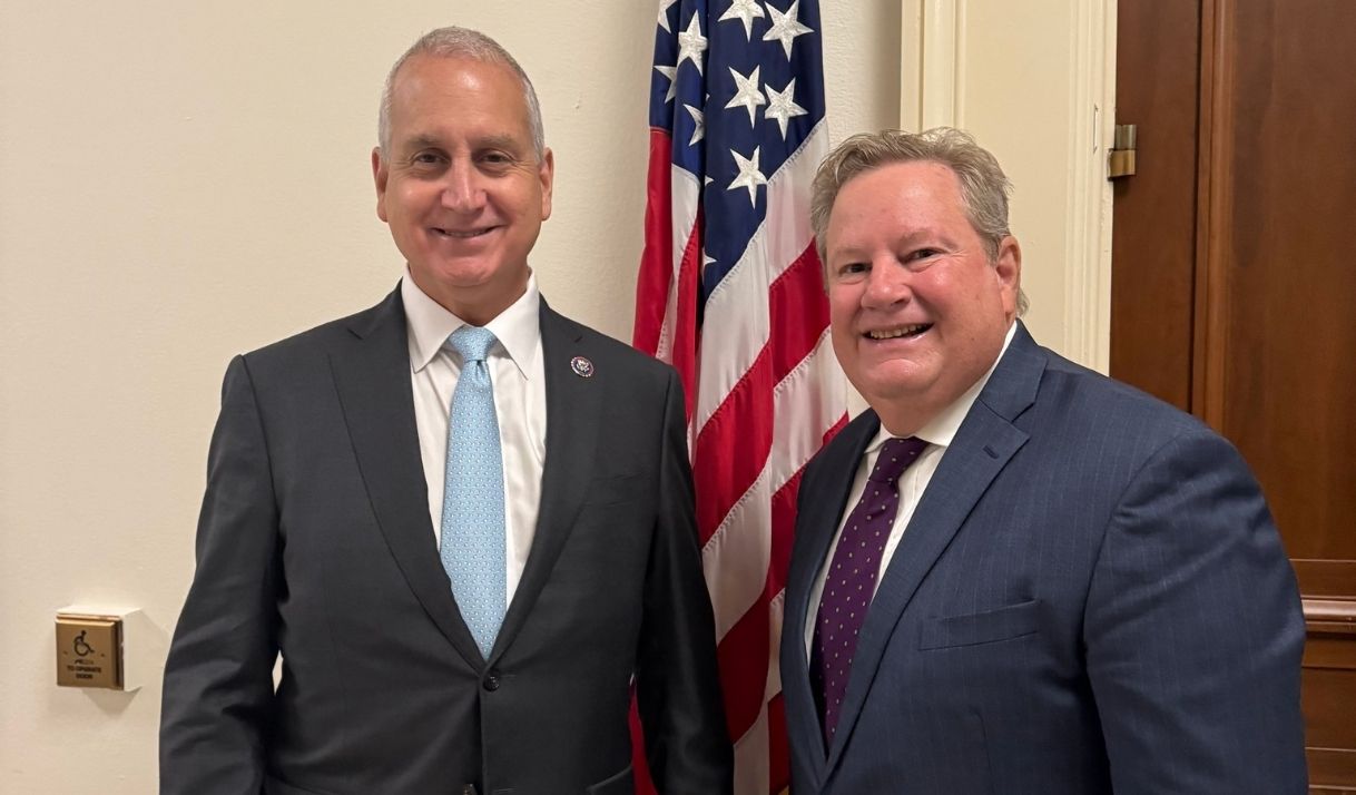 Díaz-Balart se reúne con Hammer y le agradece su trabajo en Cuba