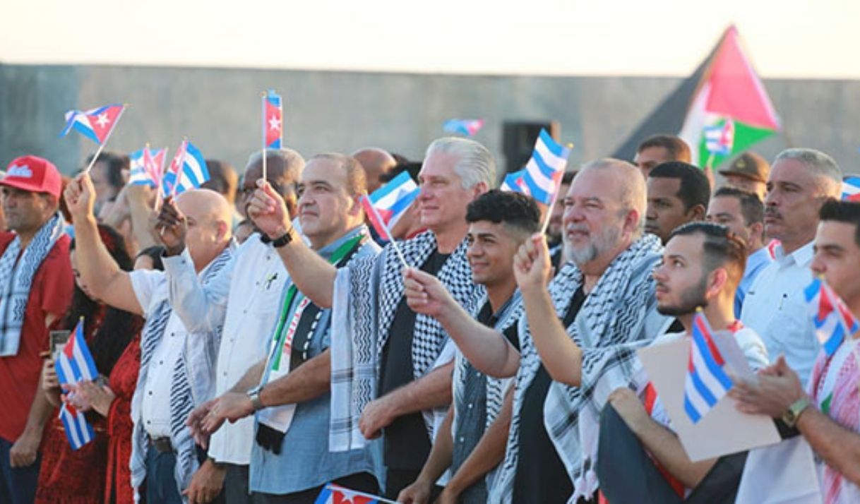 Díaz-Canel marcha por Palestina en una Habana con apagones y derrumbes