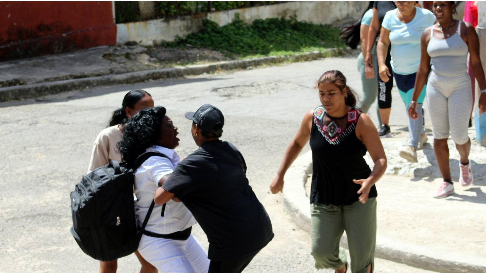 Damas de Blanco detenidas en varias provincia de Cuba este domingo