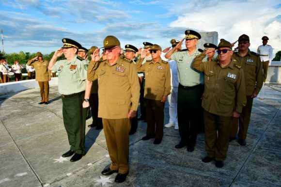 De visita 'oficial' en Cuba el jefe del Ejército de Ortega