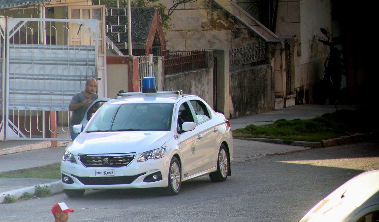 Denuncian vigilancia de activistas y familiares de presos políticos en Cuba