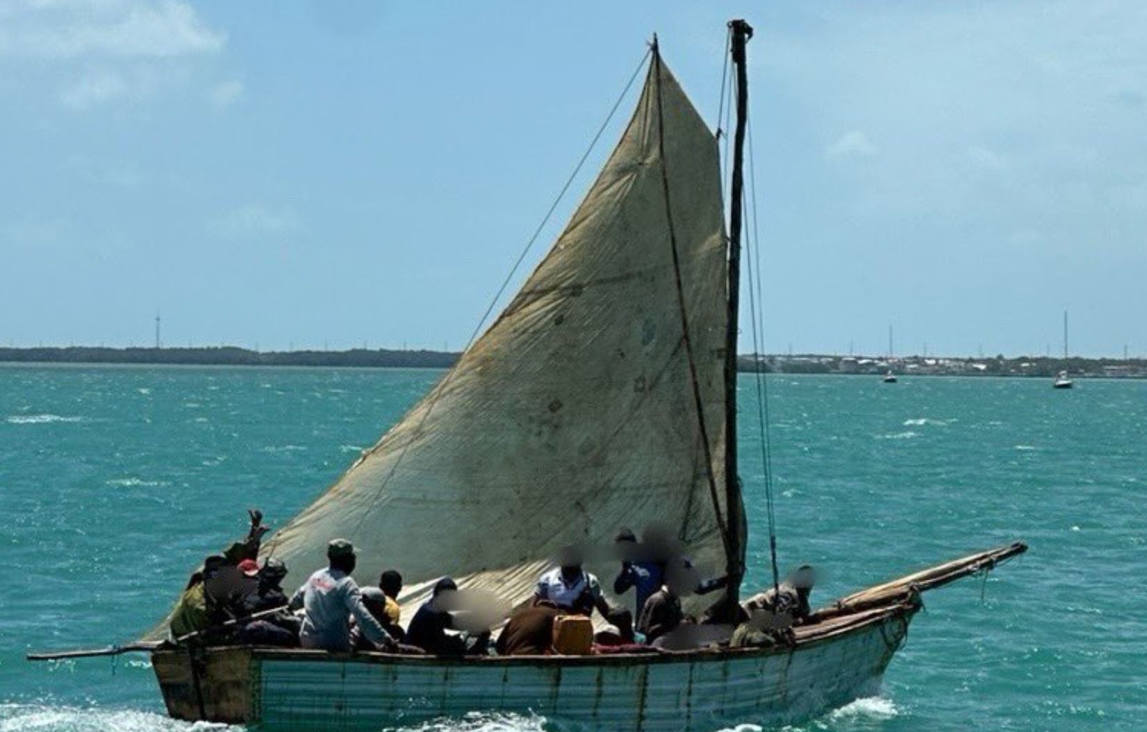 Desaparece embarcación con 8 balseros cubanos en el Caribe de México