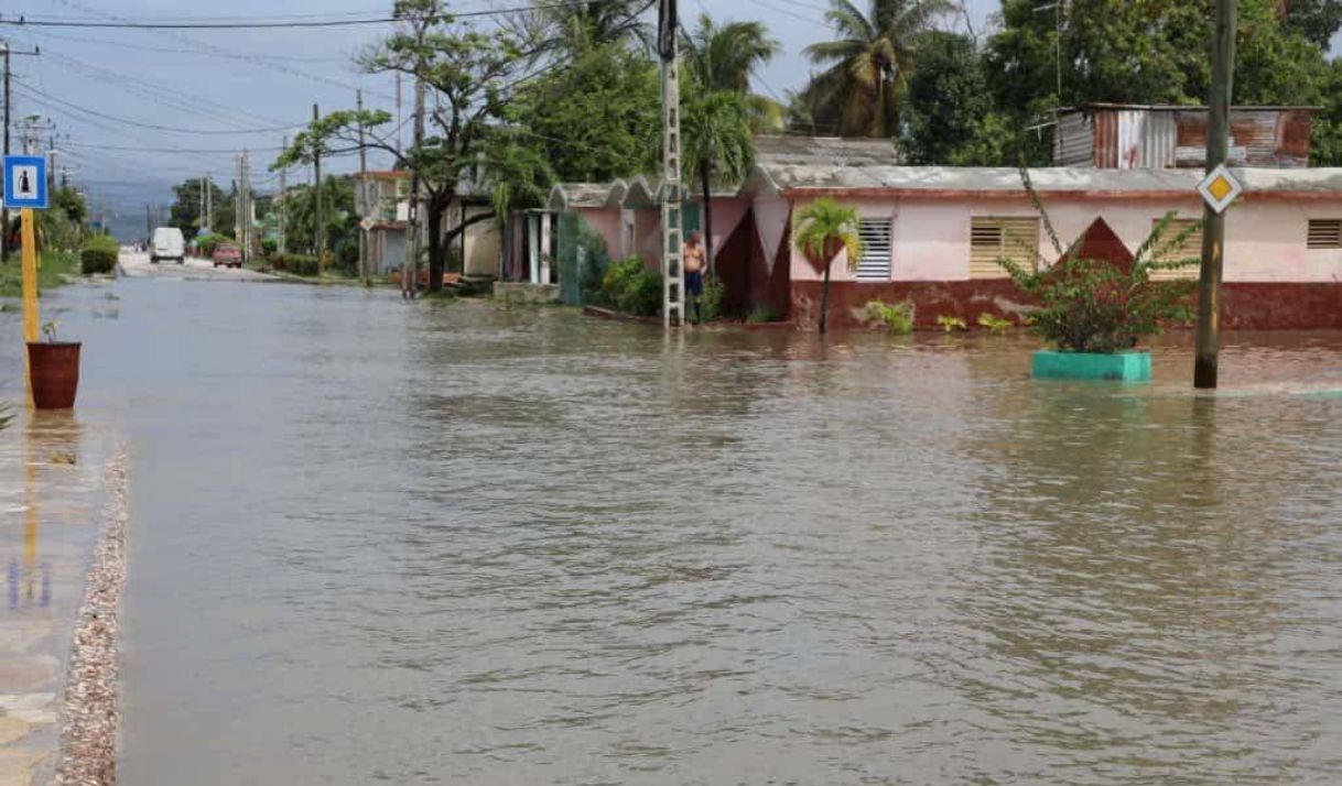 Dos personas siguen desaparecidas tras fuertes lluvias en el oriente de Cuba