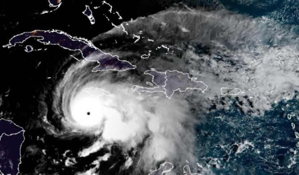 Huracán Melissa con vientos de 270 km por hora y se acerca a Cuba el martes