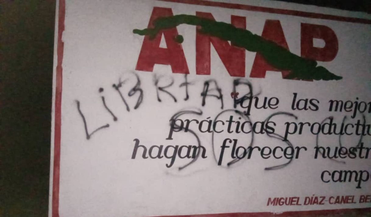 "Libertad": Aparecen carteles contra el régimen en San Antonio de los Baños