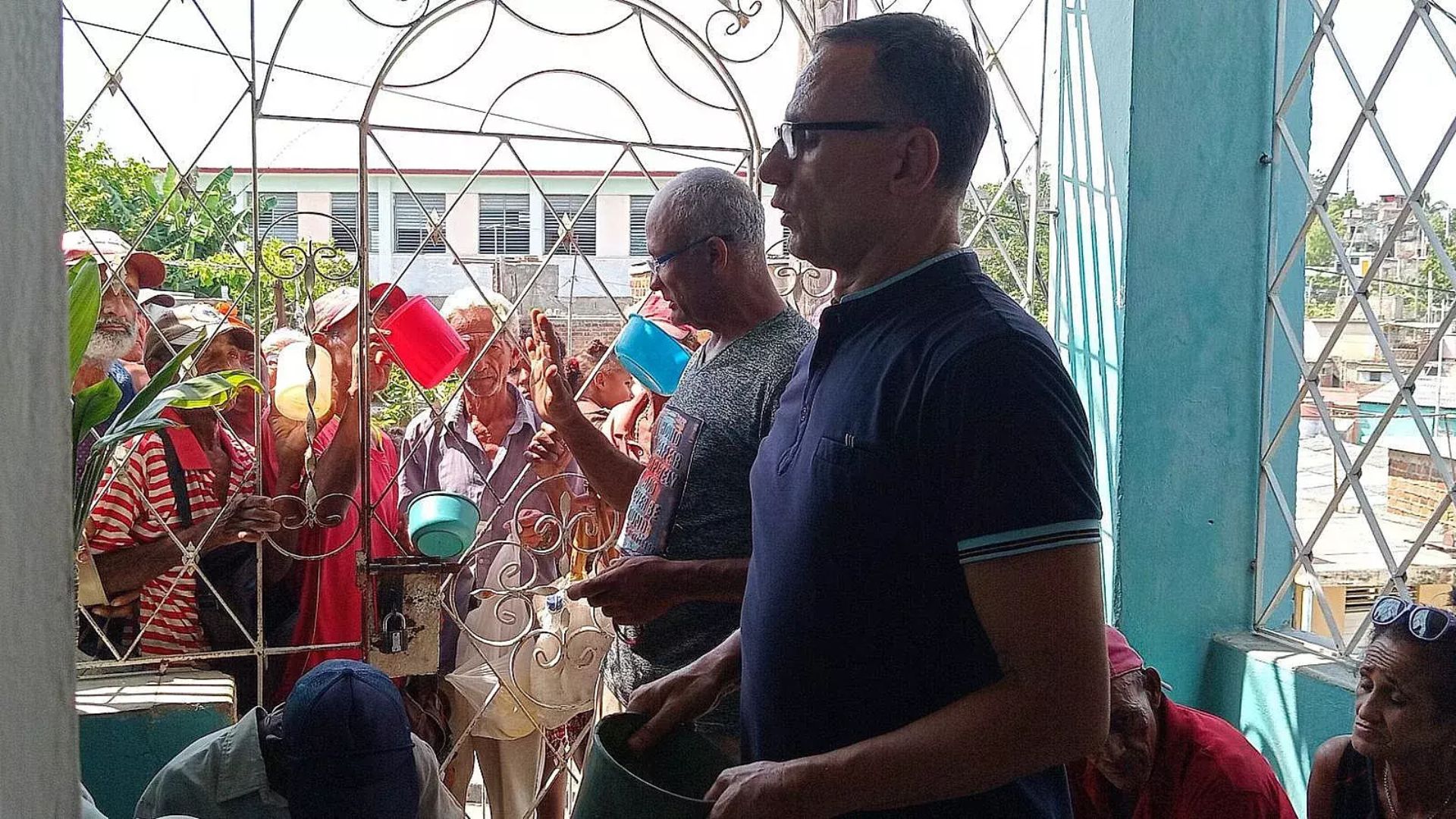 Régimen da pocos minutos de visita a Ferrer; se encuentra muy pálido